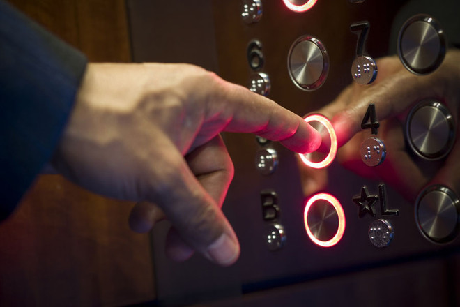 Thang máy, thang cuốn được kiểm tra định kỳ nghiêm ngặt như thế nào? ảnh 1