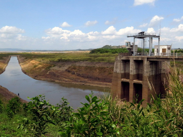 Trung và Tây Nguyên khô hạn, nước về hồ thủy điện tiếp tục thấp ảnh 1