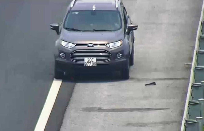 Xe ôtô đi lùi, chạy ngược chiều cao tốc sẽ bị phạt từ 16-18 triệu đồng ảnh 1