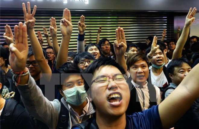 Hong Kong tiếp tục đối mặt với cuộc tuần hành quy mô lớn ảnh 1