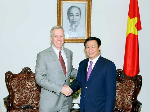 Phó Thủ tướng Vương Đình Huệ tiếp ông Ted Osius, Đại sứ Đặc mệnh Toàn quyền Hoa Kỳ tại Việt Nam. (Ảnh: Thống Nhất/TTXVN) Đại sứ Ted Osius: Mục tiêu đưa Hoa Kỳ là nhà đầu tư số 1 tại Việt Nam ảnh 1