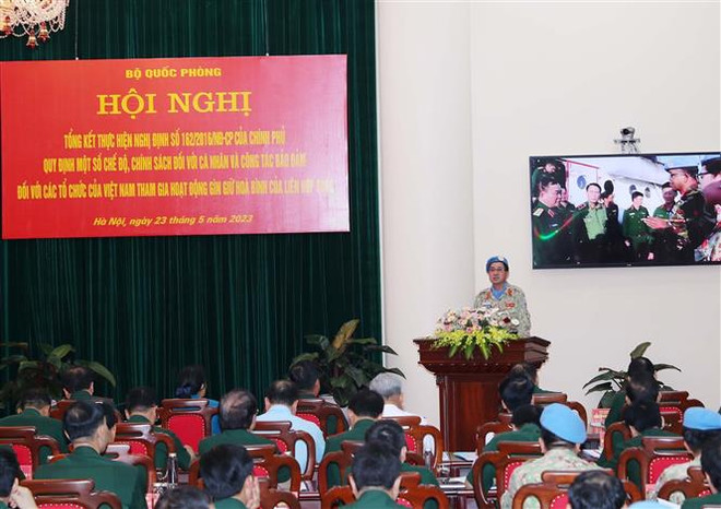 Toàn cảnh hội nghị. (Ảnh: Trọng Đức/TTXVN) Đảm bảo chế độ, chính sách với đối tượng tham gia Gìn giữ Hòa bình ảnh 1
