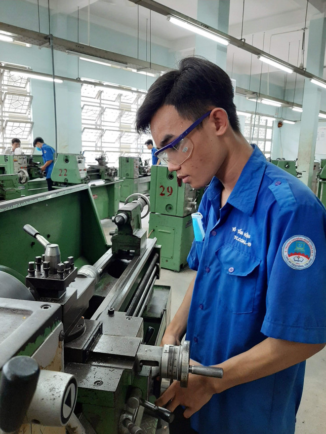Trường Cao đẳng Long An là một trong những cơ sở đào tạo đa dạng ngành nghề, đáp ứng nhu cầu học nghề của học sinh sau phân luồng. (Ảnh: Đức Hạnh/TTXVN) Long An: Phân luồng học sinh, phát triển nhân lực có kỹ năng nghề ảnh 2