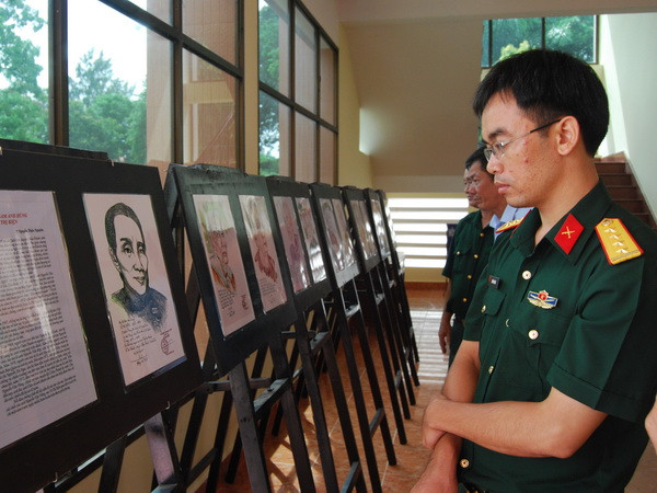 Khai mạc triển lãm quốc gia “70 năm đền ơn đáp nghĩa” ảnh 1