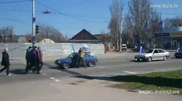 Video màn bạo lực của nhóm dân tộc cực đoan Ukraine ảnh 1