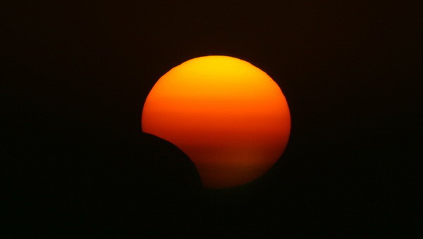 Hiện tượng nguyệt thực toàn phần tại một số khu vực ảnh 1