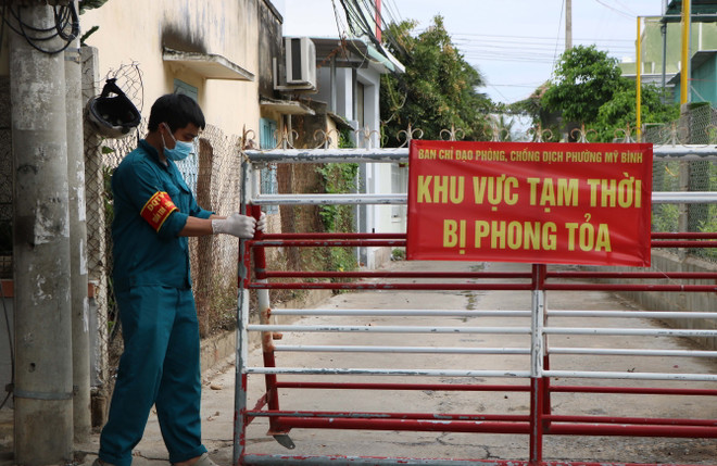Khu vực phong tỏa tại phường Mỹ Bình, thành phố Phan Rang-Tháp Chàm (Ninh Thuận). (Ảnh: Công Thử/TTXVN) Trà Vinh, Ninh Thuận, Bình Phước tích cực ngăn chặn dịch lây lan ảnh 1