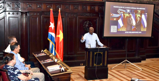 Chủ tịch Quốc hội Cuba Esteban Lazo Hernández phát biểu tại buổi lễ. (Ảnh: Mai Phương/TTXVN) ttxvn_quoc_hoi_cuba_ra_mat_an_pham_dac_biet_ve_quan_he_voi_viet_nam_2.jpg