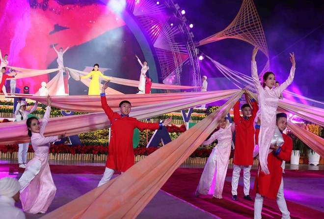 Khai mạc Festival “Hoa Đà Lạt - Kết tinh kỳ diệu từ đất lành” ảnh 4