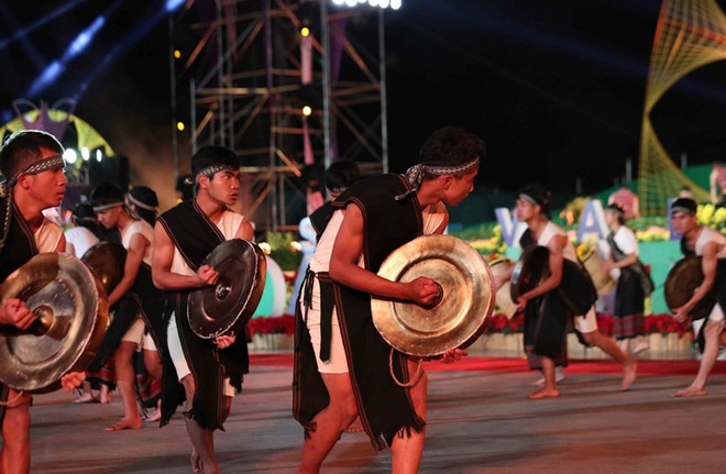 Khai mạc Festival “Hoa Đà Lạt - Kết tinh kỳ diệu từ đất lành” ảnh 2