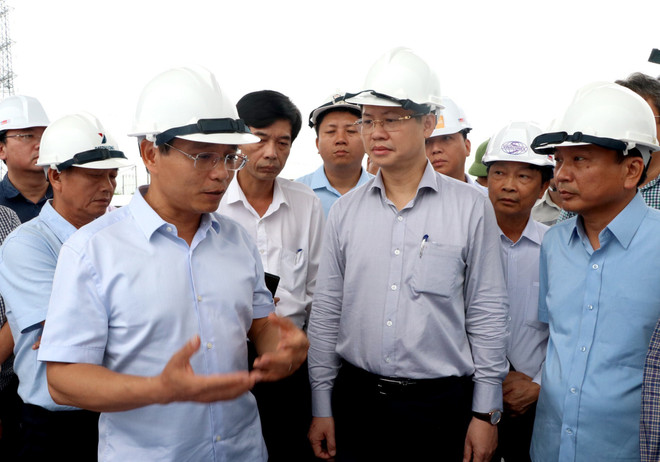 Bộ trưởng Bộ GTVT kiểm tra thi công tuyến cao tốc qua tỉnh Bình Thuận ảnh 2