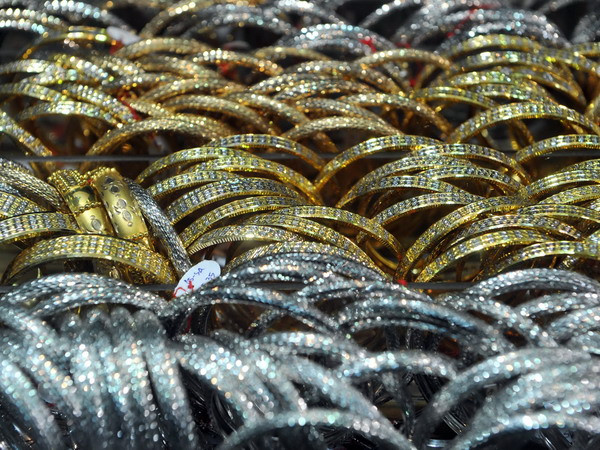 Căng thẳng tại Ukraine leo thang đẩy giá vàng lên cao ảnh 1