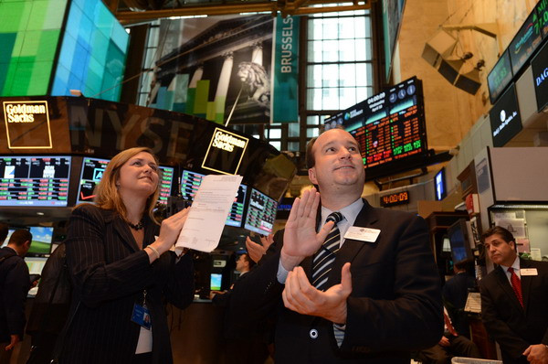 Chứng khoán Mỹ mất giá thảm hại nhất kể từ năm 2011 ảnh 1