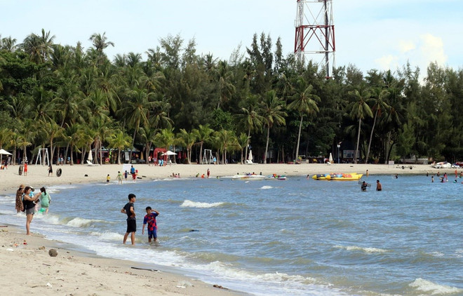 Bãi biển Mũi Nai thành phố Hà Tiên (Kiên Giang). (Ảnh: Lê Huy Hải/TTXVN) Kiên Giang: Kỳ vọng Hà Tiên là thành phố cửa khẩu an toàn, hiện đại ảnh 2
