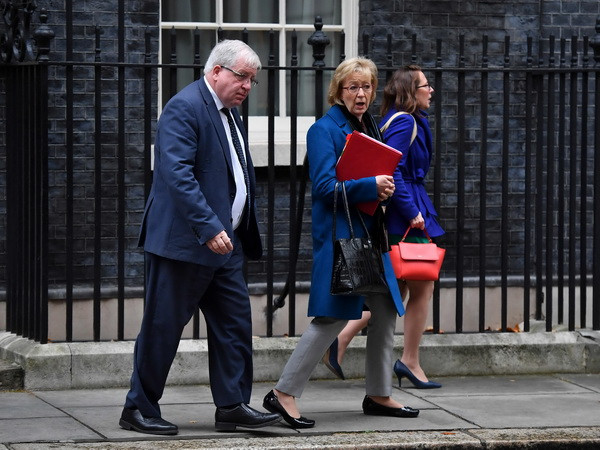 Anh chấp nhận nhượng bộ tài chính EU để đạt thỏa thuận "ly hôn" ảnh 1