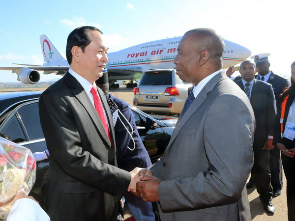 Chủ tịch nước bắt đầu chuyến tham dự Hội nghị Cấp cao Pháp ngữ ảnh 1