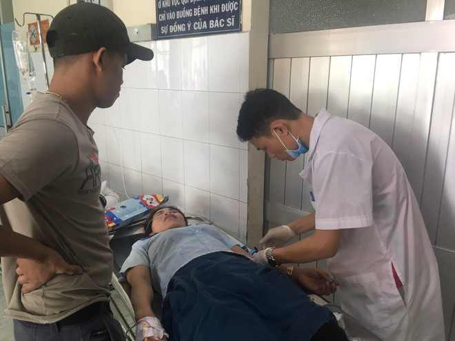 Hàng chục công nhân nhập viện nghi do ngộ độc thuốc xịt côn trùng ảnh 1 Hàng chục công nhân nhập viện nghi do ngộ độc thuốc xịt côn trùng ảnh 1