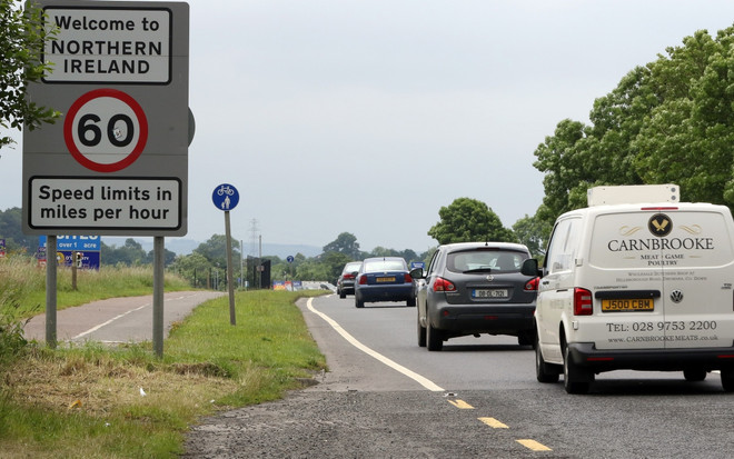 Anh cam kết ngăn chặn đường biên giới cứng tại Ireland ảnh 1