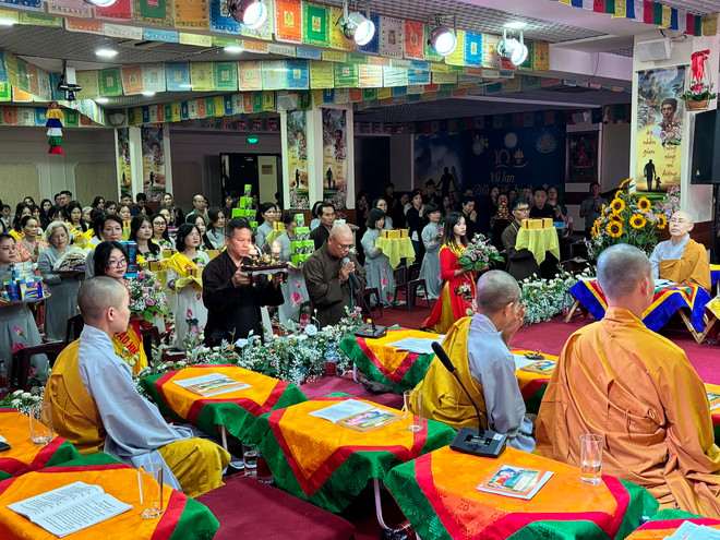 ttxvn vu_lan_bao_hieu_trong_cong_dong_phat_tu_viet_nam_tai_lb_nga2.jpg