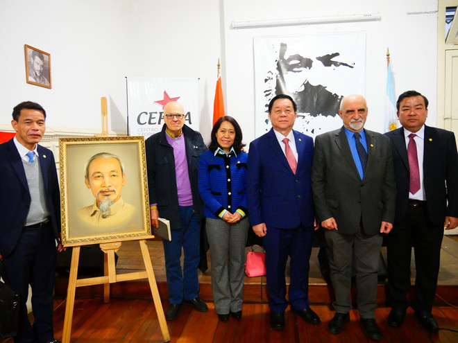 Quyền Tổng bí thư Đảng Cộng sản Argentina Jorge Kneyness phát biểu tại Hội thảo mang tên “Chủ tịch Hồ Chí Minh và quan hệ Việt Nam - Mỹ Latinh” được tổ chức ngày 22/8 tại Trung tâm Nghiên cứu Đào tạo Chủ nghĩa Marx (CEFMA) ở thủ đô Buenos Aires. Ảnh Diệu Hương ttxvn Quyen TBT Dang CS Argentina2.JPG