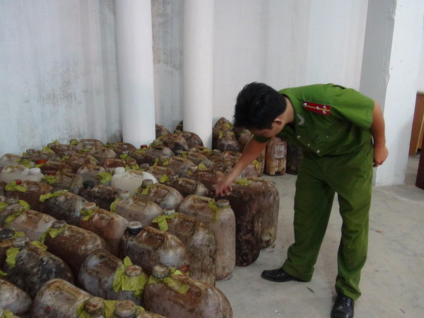 Bắt giữ xe tải chở hơn 2 tấn mỡ động vật bẩn đưa đi chế biến ảnh 1