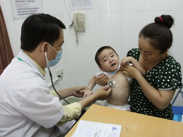 TP.HCM: Chủ động đối phó với dịch bệnh “mùa nóng” cho trẻ ảnh 1