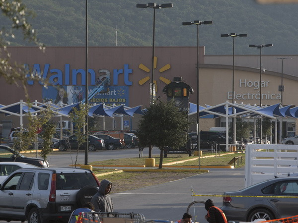 Một cửa hàng của Walmart ở Monterrey, Mexico ngày 7/12. (Nguồn: AFP/TTXVN) "Đại gia" Walmart mở rộng mạng lưới dịch vụ tại Mexico ảnh 1