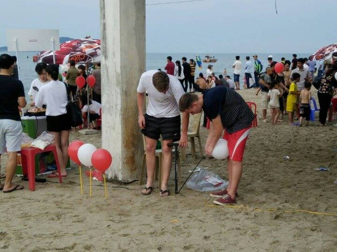 Bãi biển Cửa Lò chật cứng người trong hai ngày đầu nghỉ lễ ảnh 12