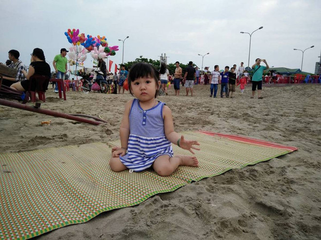 Bãi biển Cửa Lò chật cứng người trong hai ngày đầu nghỉ lễ ảnh 3