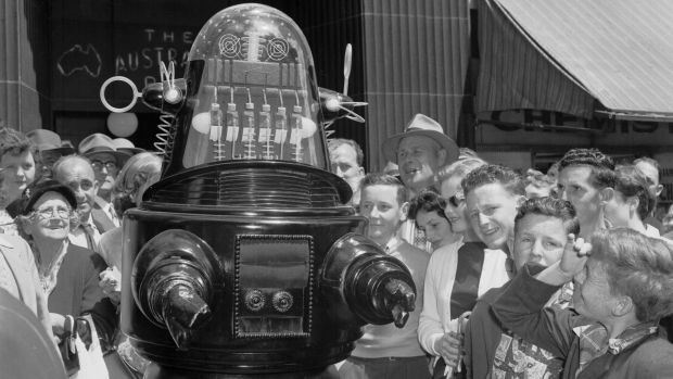 Mô hình robot trong phim "Forbidden Planet" được bán giá cao kỷ lục ảnh 1