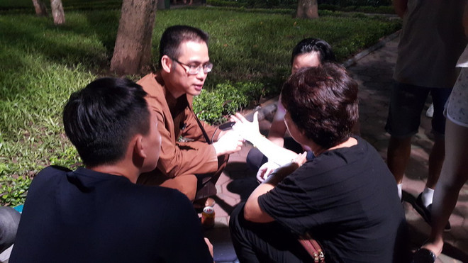 Phố đi bộ hồ Hoàn Kiếm: Lộn xộn hàng rong, chát chúa loa thùng ảnh 2