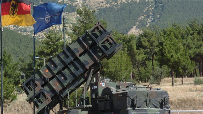 Đức quyết định đặt tổ hợp tên lửa phòng không Patriot tại Ba Lan ảnh 1