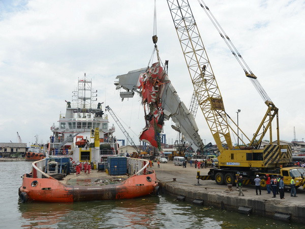 Indonesia xác định nguyên nhân chính của vụ rơi máy bay AirAsia ảnh 1