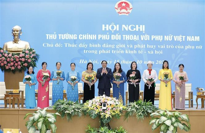 Phụ nữ Việt Nam viết tiếp những trang vàng thi đua ái quốc thời kỳ mới ảnh 1