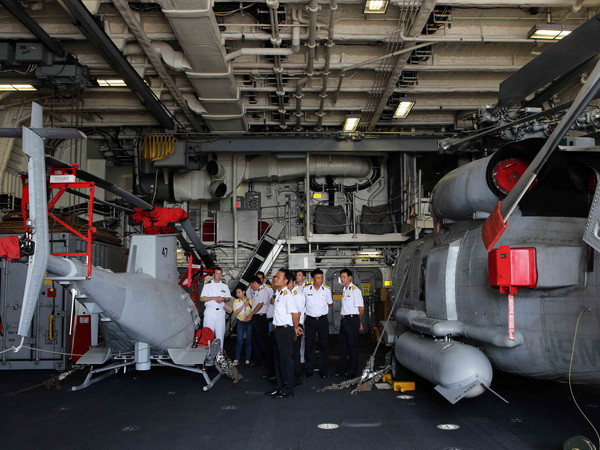 Đô đốc Hải quân Việt Nam tiếp Bộ trưởng Hải quân Hoa Kỳ ảnh 1