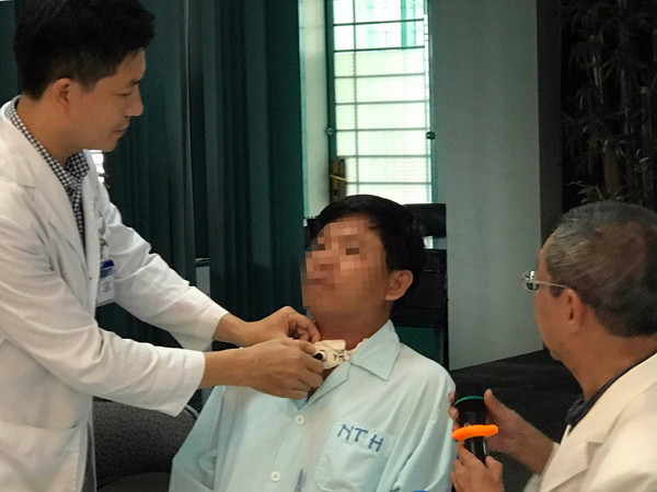 Hóc xương cá, một người đàn ông gần tử vong vì trụy tim mạch ảnh 1