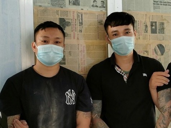 Hai đối tượng bị bắt giữ. (Nguồn: baogialai.com.vn) Bình Định: Bắt giữ 2 đối tượng có lệnh truy nã đặc biệt nguy hiểm ảnh 1