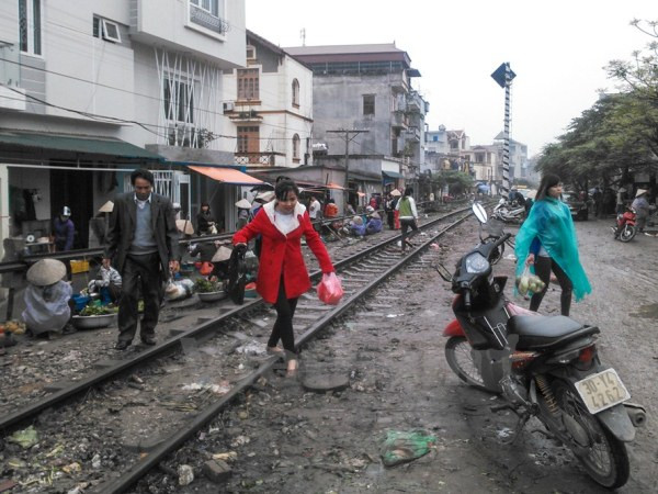 "Sẽ hỗ trợ nếu giải tỏa các hộ buôn bán ở gầm cầu đường sắt Long Biên" ảnh 1