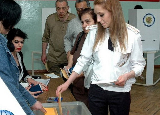 Armenia tổ chức cuộc trưng cầu ý dân về sửa đổi hiến pháp ảnh 1