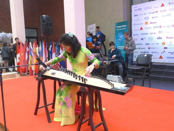 Việt Nam tham gia hội chợ từ thiện tại thủ đô Kiev của Ukraine ảnh 2