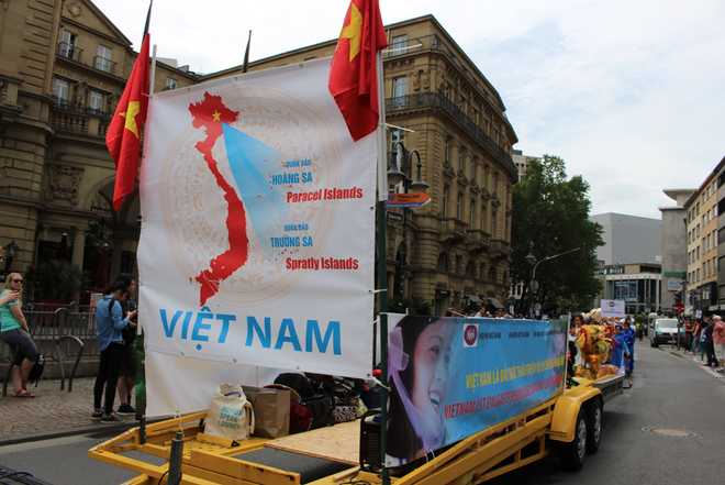 (Ảnh: Đức Chung/Vietnam+) Đông đảo người Việt tham gia Lễ hội văn hóa ở Frankfurt của Đức ảnh 1