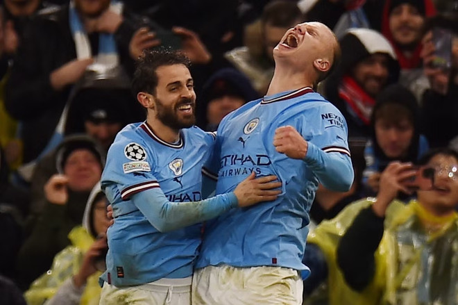 Haaland và Silva cùng nhau lập công cho Man City. (Nguồn: Getty Images) Haaland tỏa sáng giúp Manchester City thắng đậm Bayern Munich ảnh 3