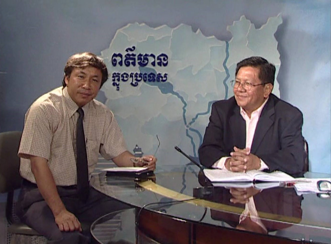 Người ghi chép sử của Xứ sở chùa Tháp bằng những dòng tin ảnh 6