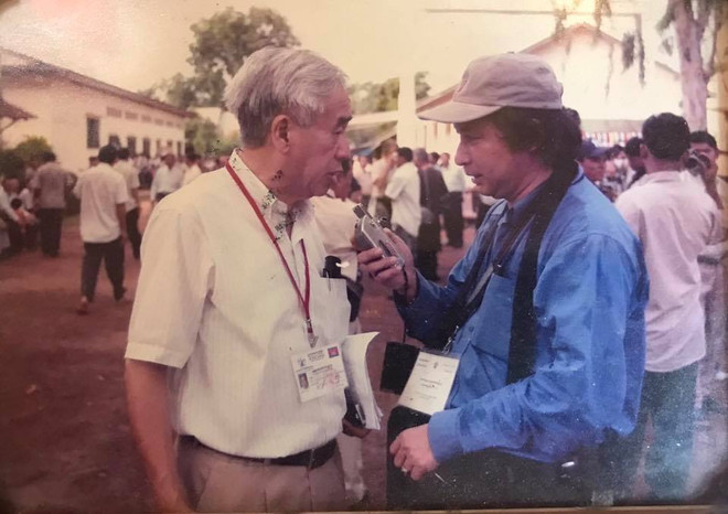 Người ghi chép sử của Xứ sở chùa Tháp bằng những dòng tin ảnh 5