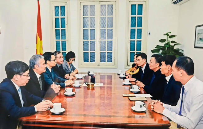 Người ghi chép sử của Xứ sở chùa Tháp bằng những dòng tin ảnh 3