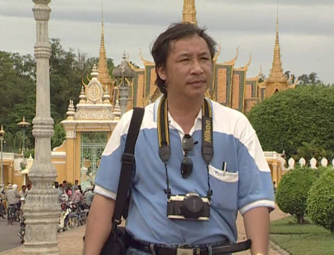 Người ghi chép sử của Xứ sở chùa Tháp bằng những dòng tin ảnh 7