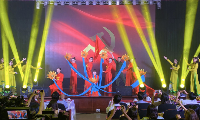 Giao lưu văn nghệ các đơn vị báo chí trung ương và đơn vị kết nghĩa ảnh 1