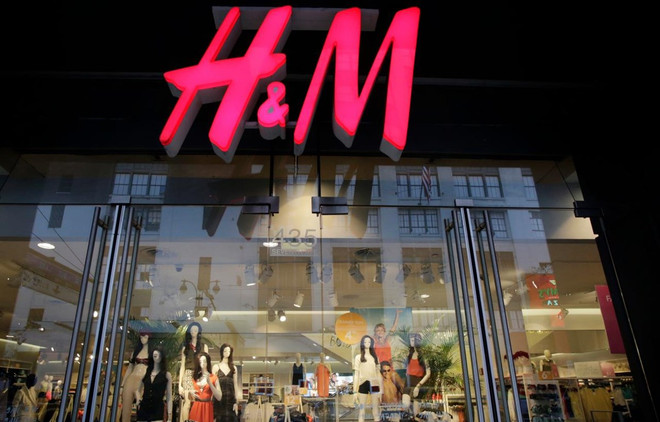 Một cửa hàng của H&M tại Berlin, Đức. (Nguồn: AP) EU cảnh báo không nên dừng các biện pháp kích thích kinh tế quá sớm ảnh 1
