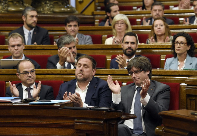 Chính quyền Catalonia ký sắc lệnh tổ chức trưng cầu đòi độc lập ảnh 1