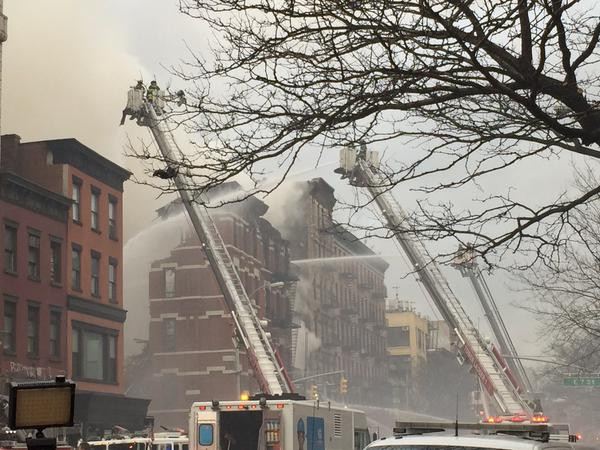 Nổ lớn tại New York làm sập 2 tòa nhà, gây thương vong lớn ảnh 1